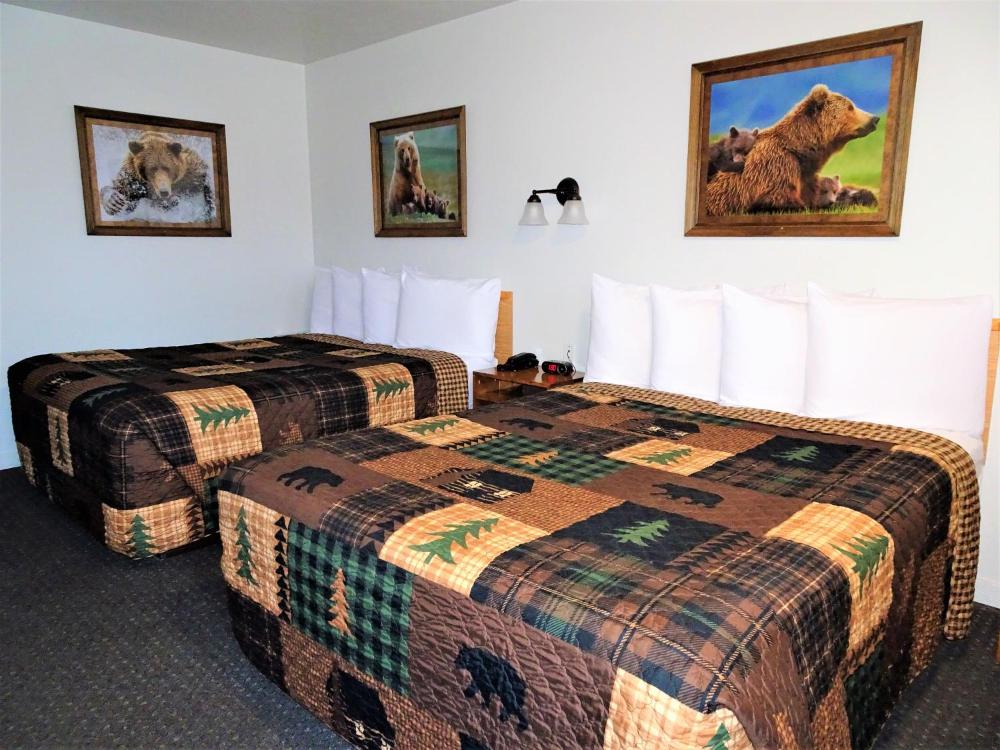 Queen Room with Two Queen Beds interior